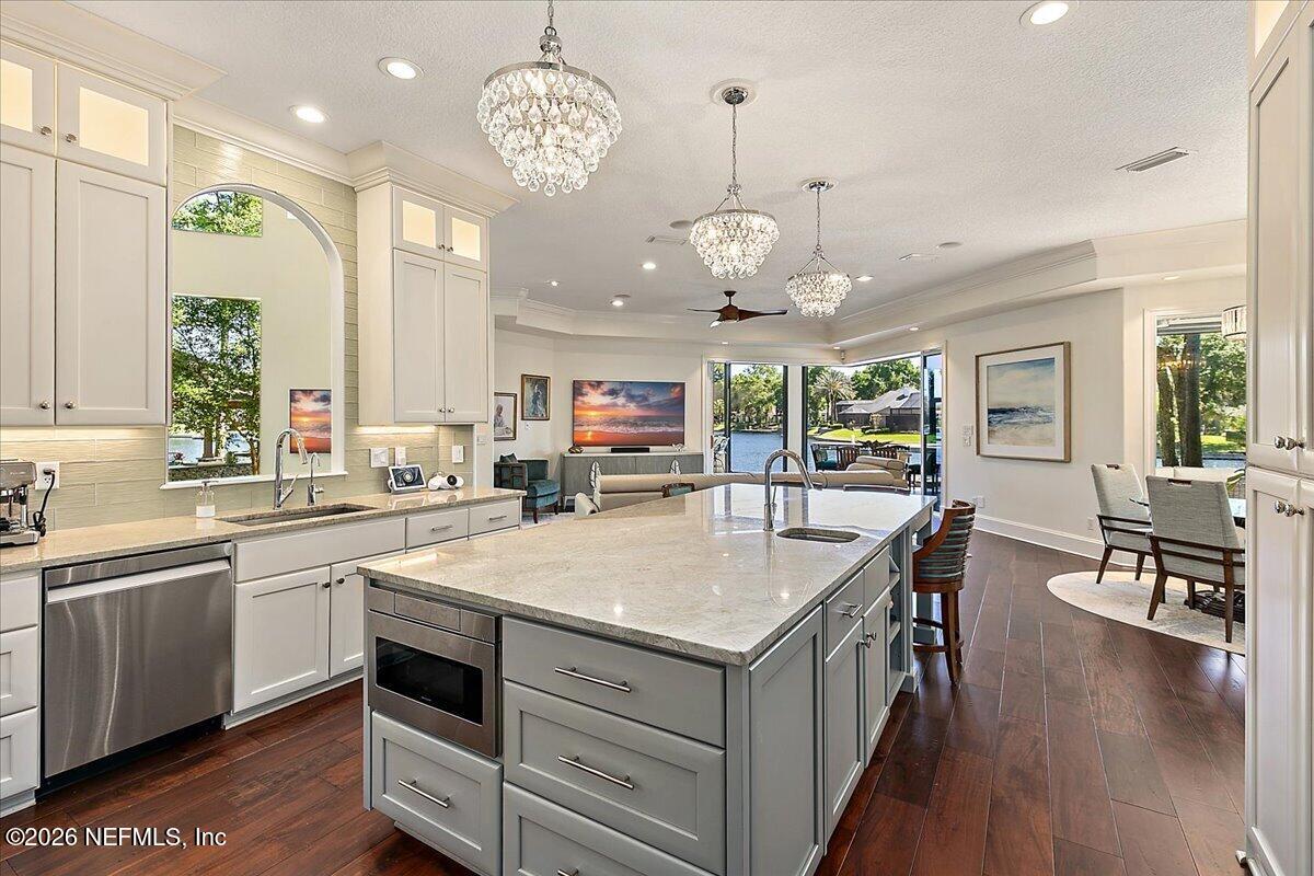 821 QUEENS HARBOR Boulevard