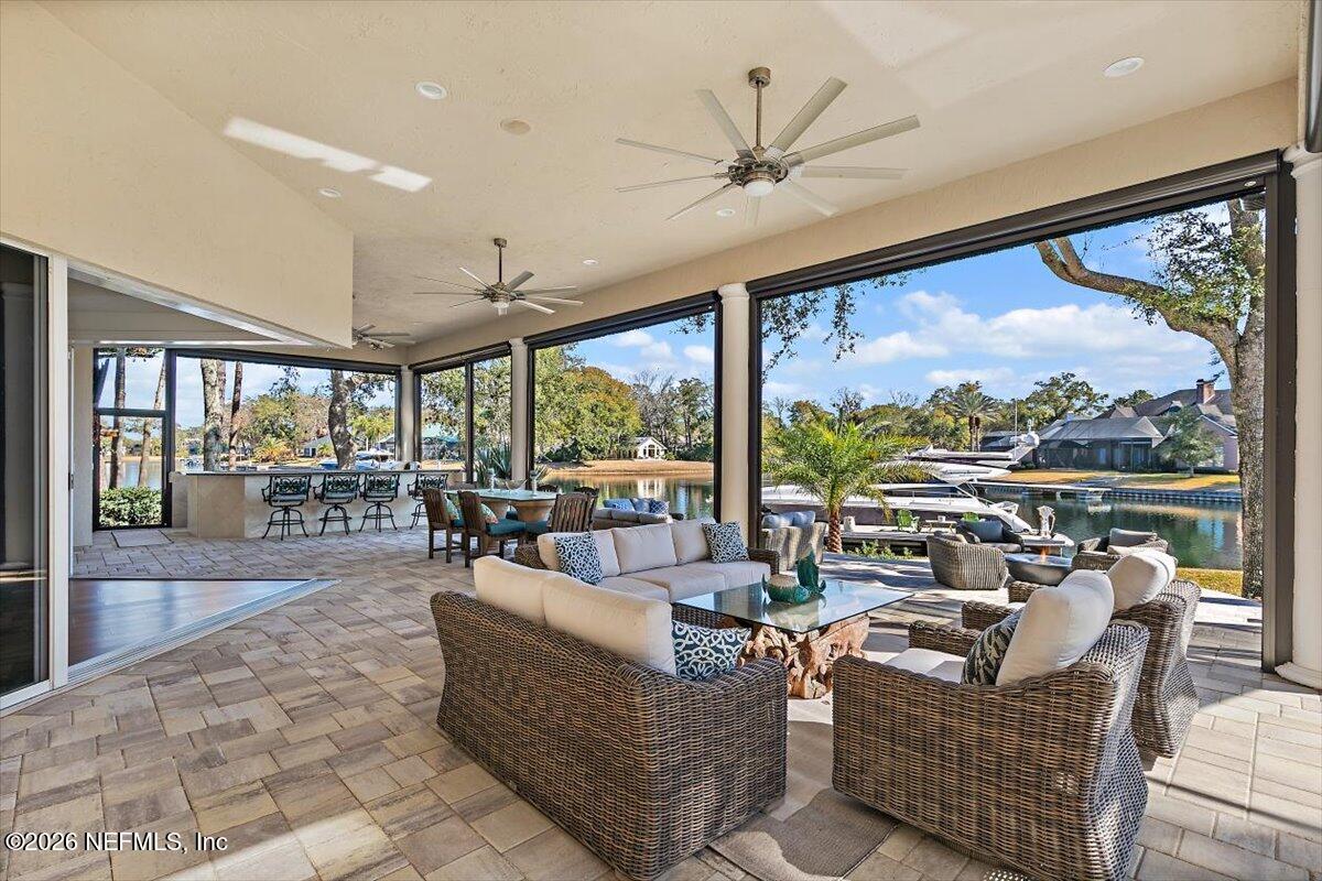 821 QUEENS HARBOR Boulevard