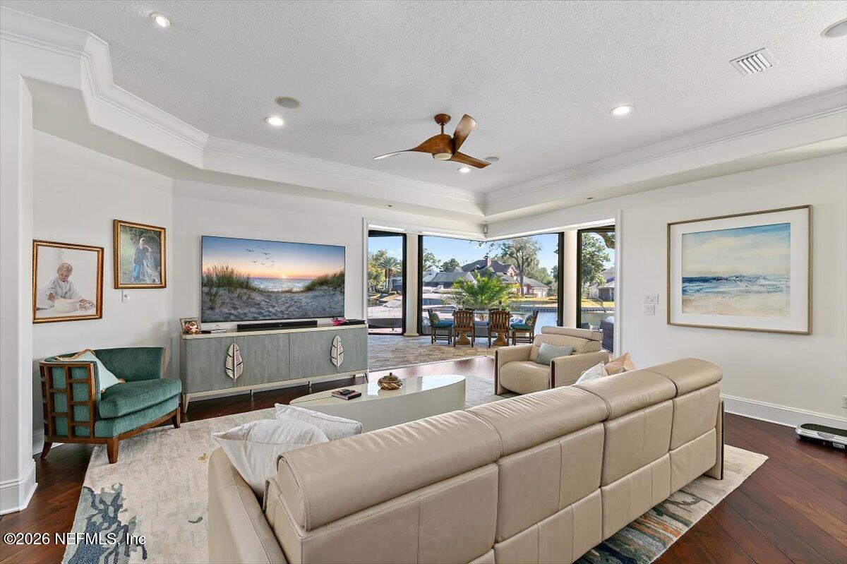 821 QUEENS HARBOR Boulevard