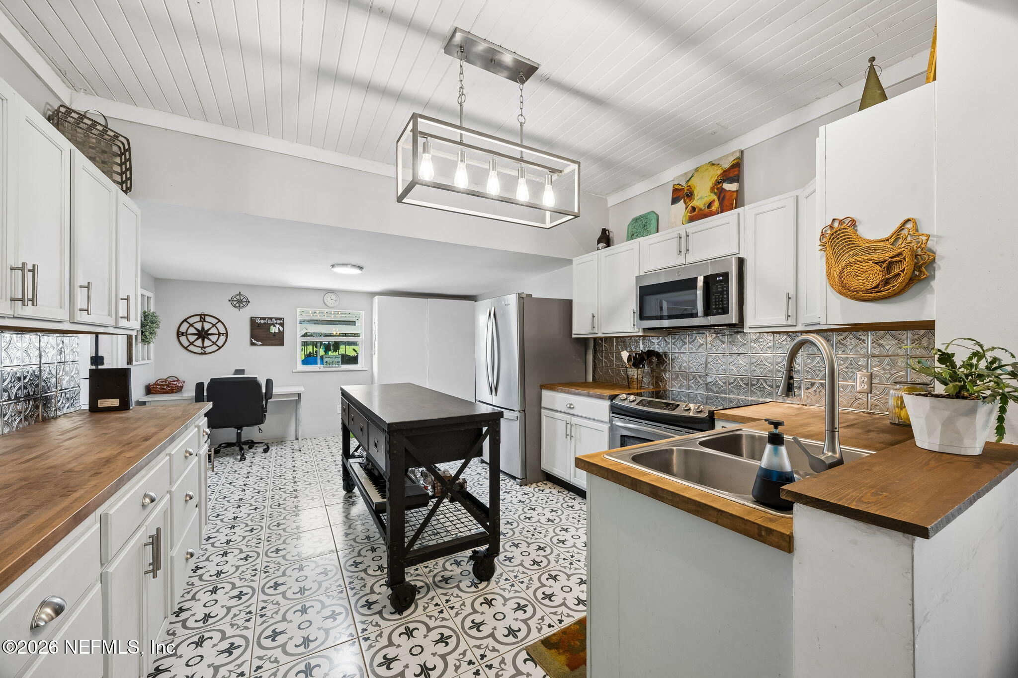 10050 HARVEST Lane, Glen St. Mary