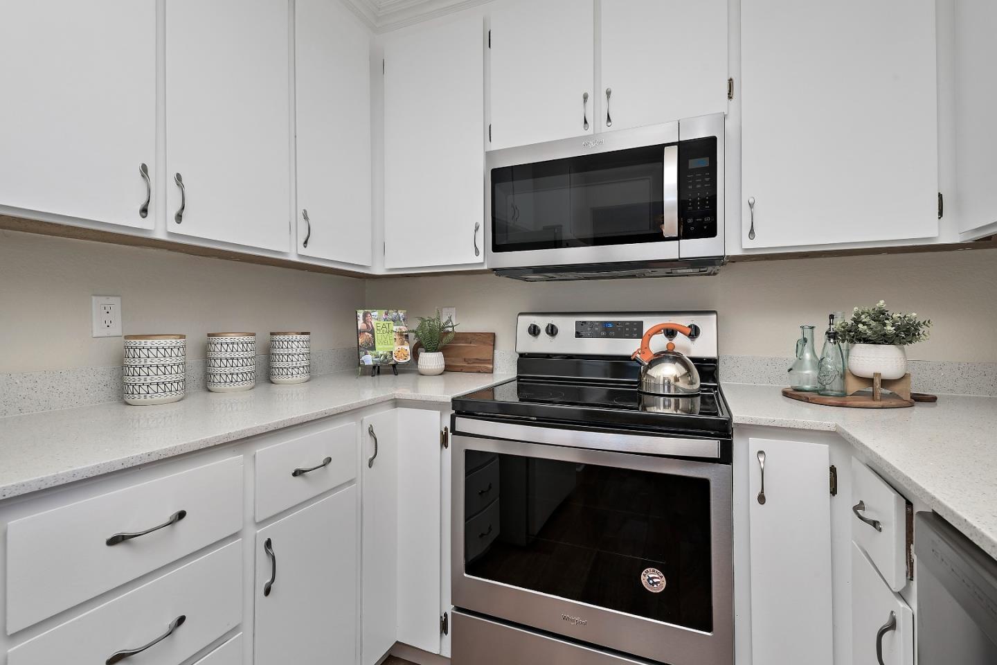 1467 Alma Loop