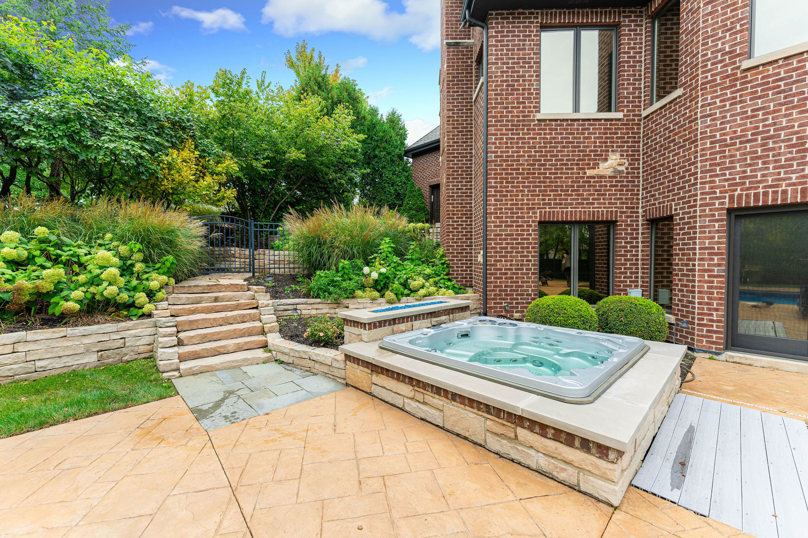 5N055 Prairie Lakes Boulevard