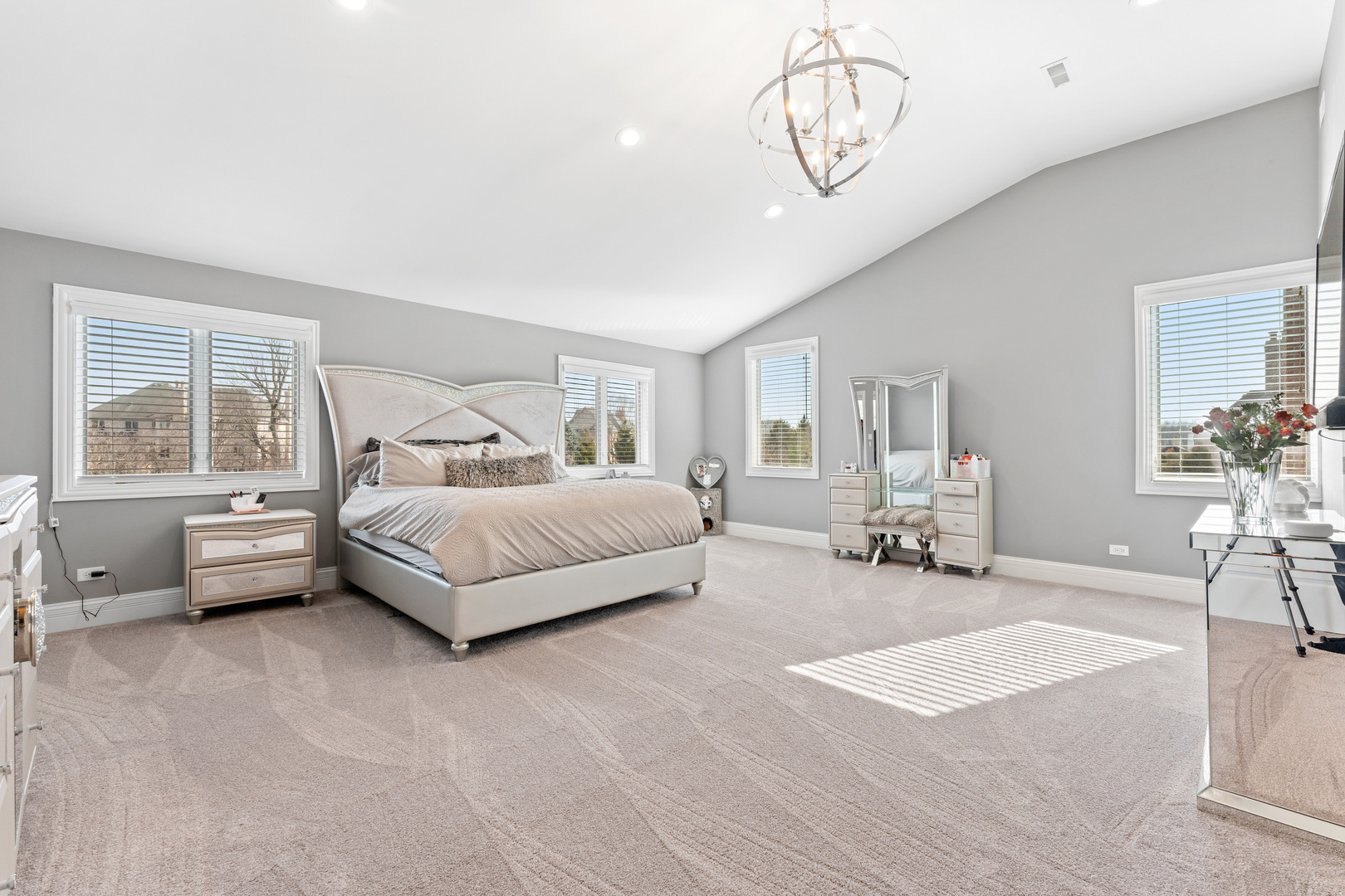 39W220 Longmeadow Lane