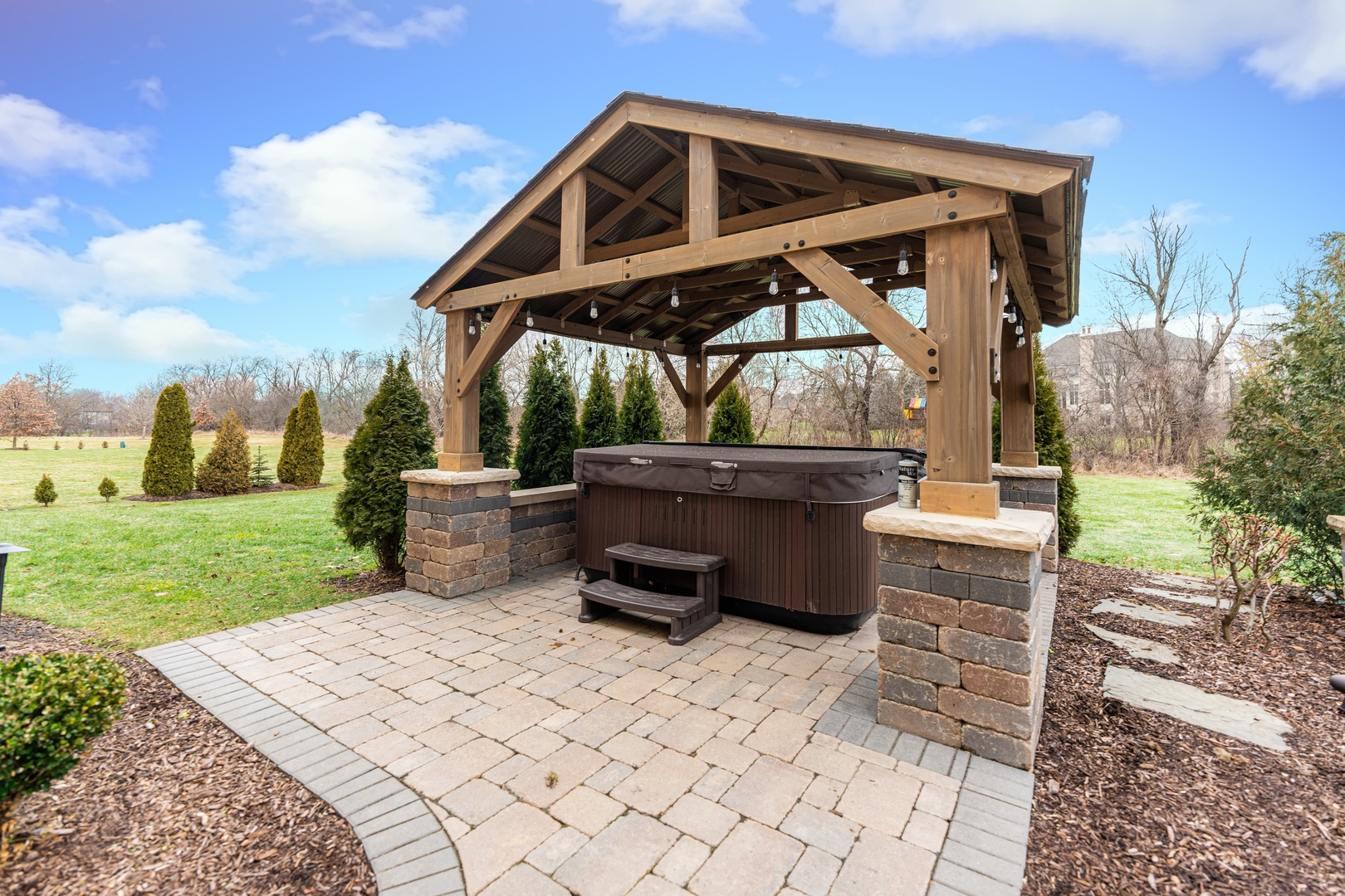 39W220 Longmeadow Lane