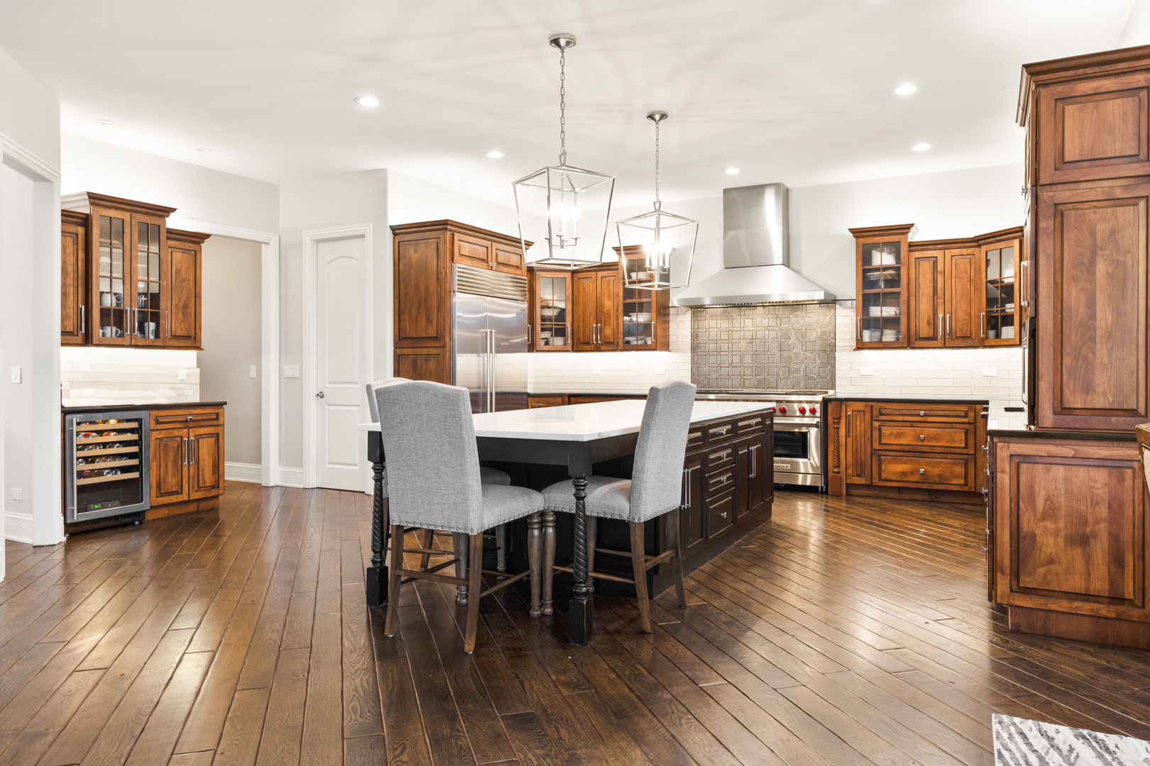 39W220 Longmeadow Lane