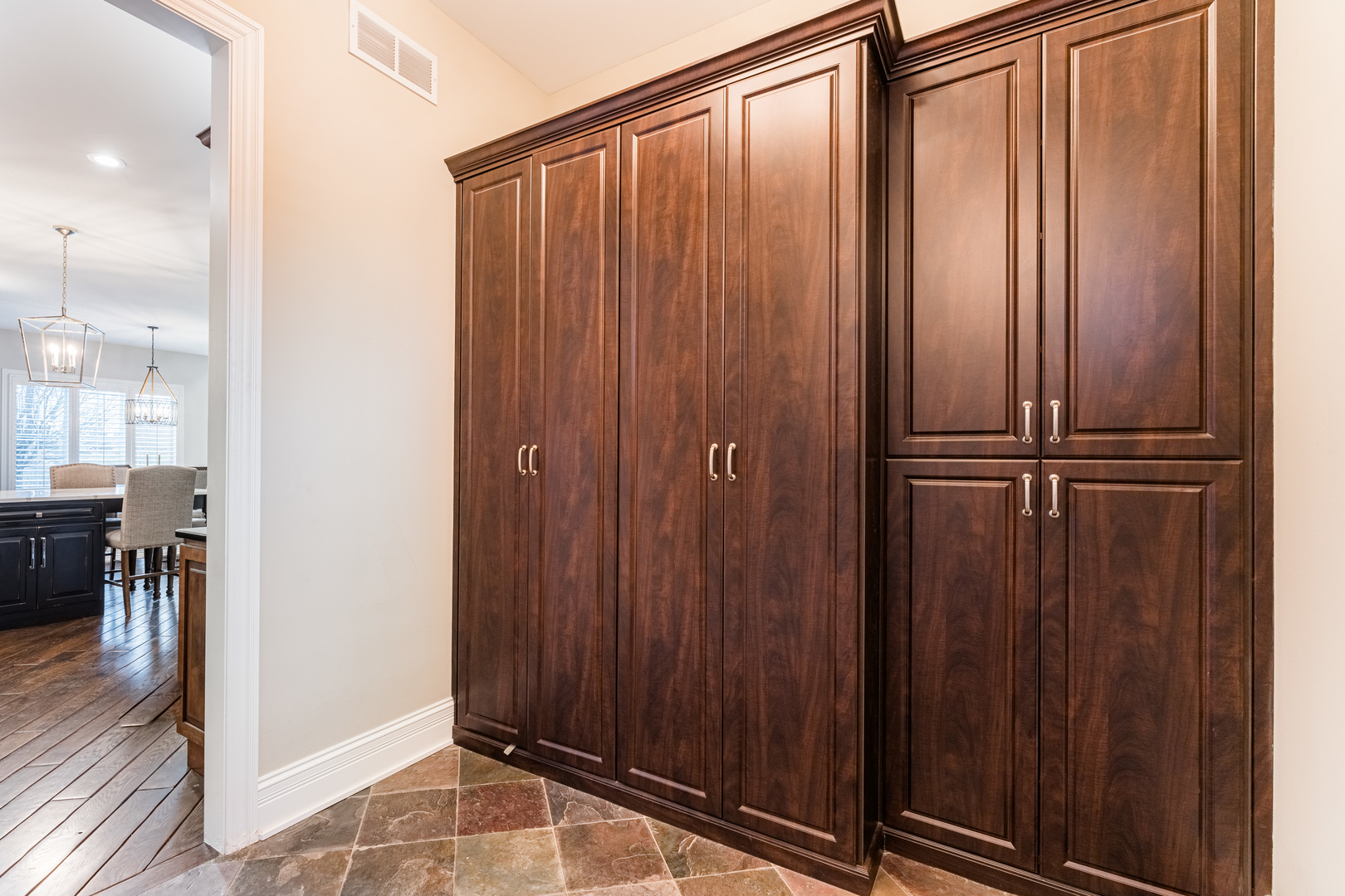 39W220 Longmeadow Lane