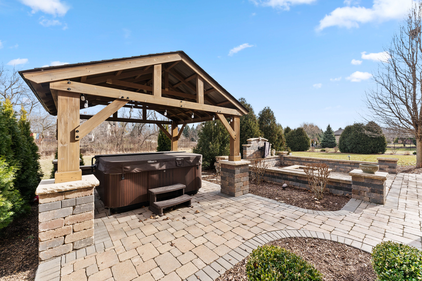 39W220 Longmeadow Lane