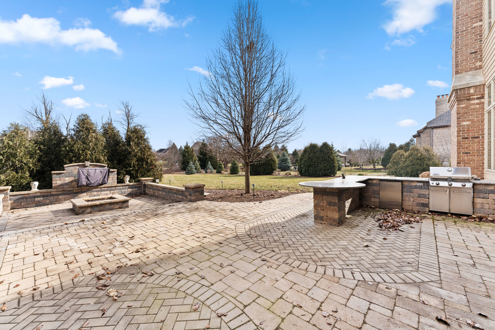 39W220 Longmeadow Lane