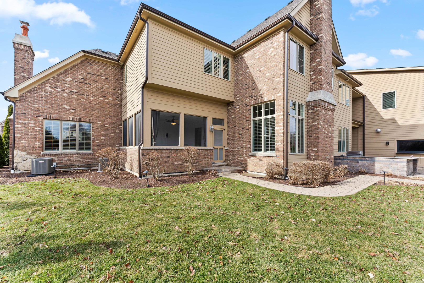 39W220 Longmeadow Lane