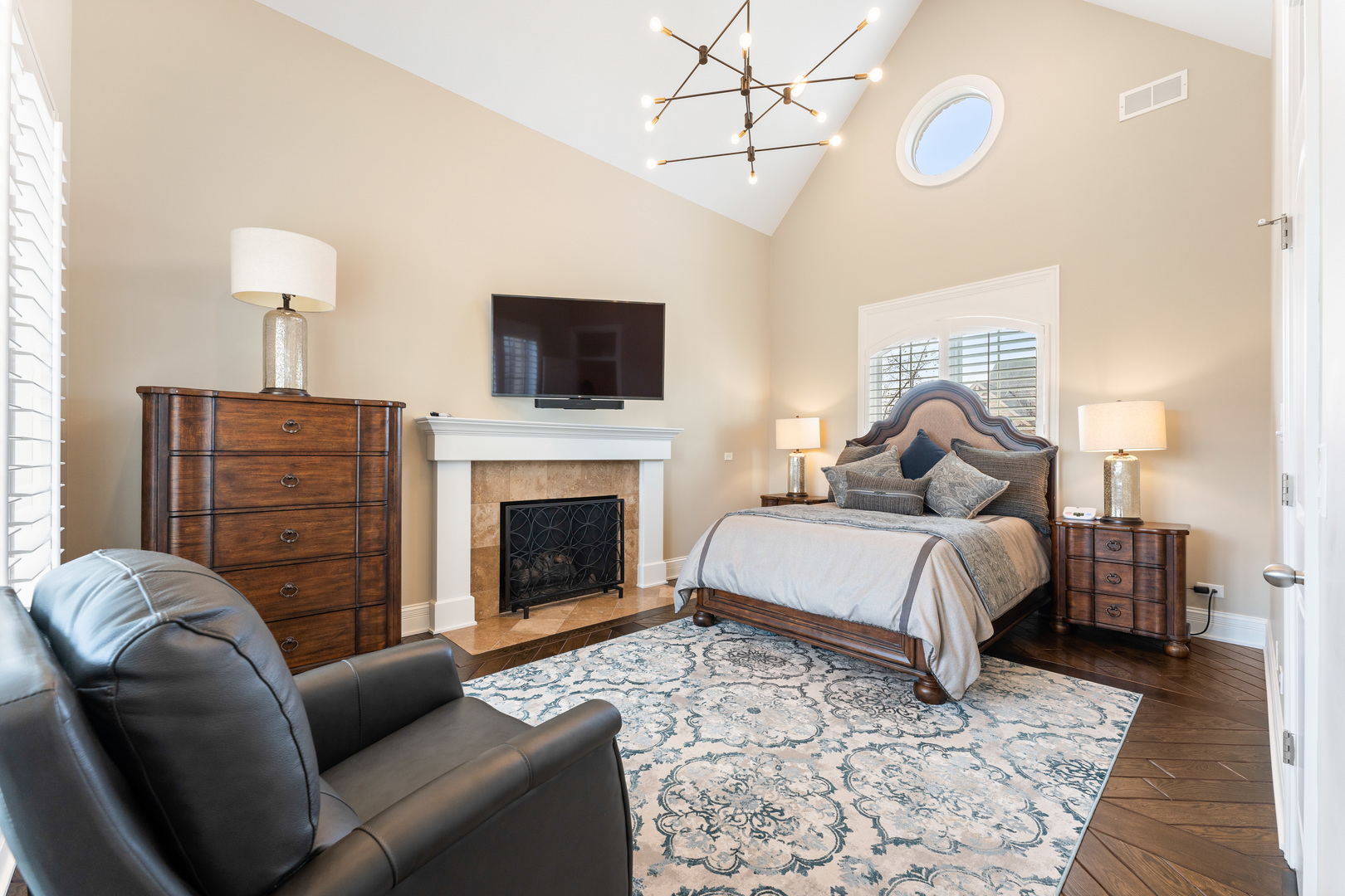 39W220 Longmeadow Lane