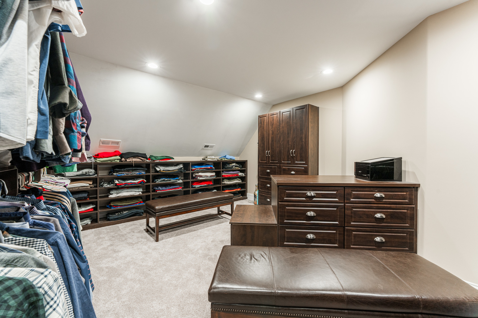 39W220 Longmeadow Lane