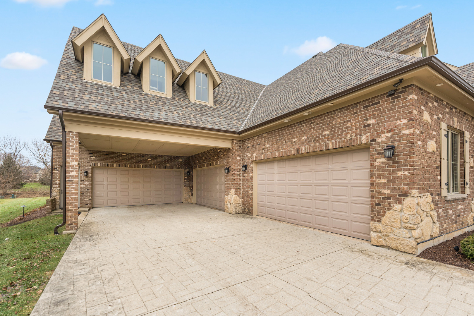 39W220 Longmeadow Lane