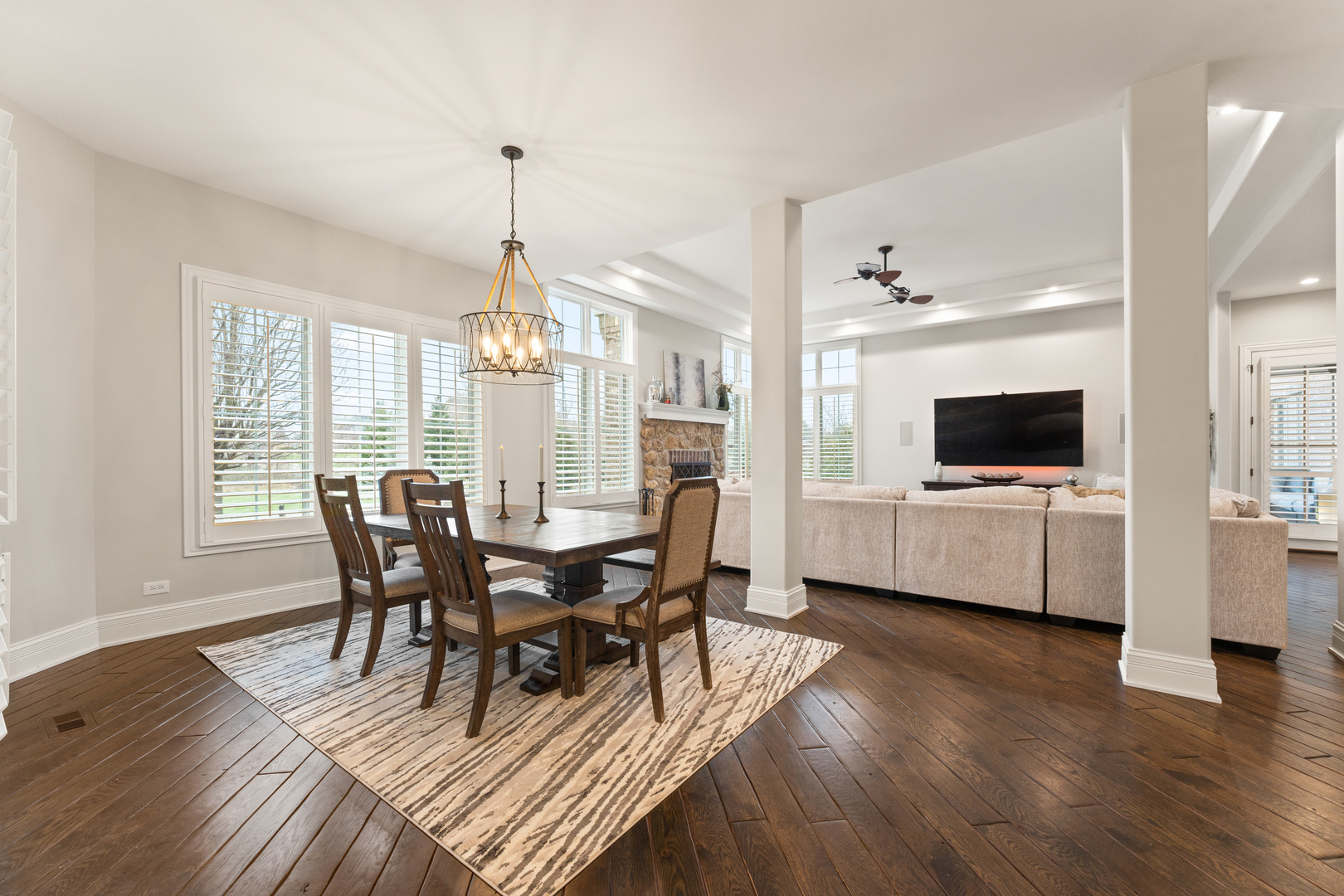 39W220 Longmeadow Lane