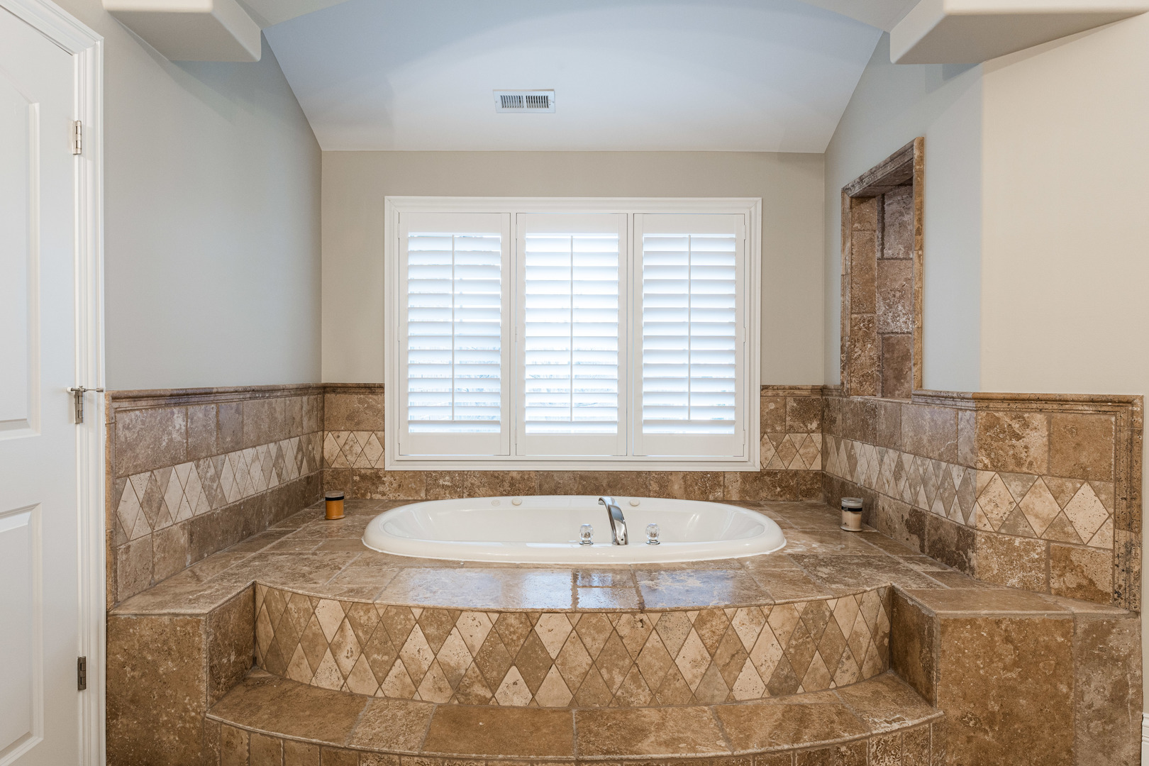 39W220 Longmeadow Lane