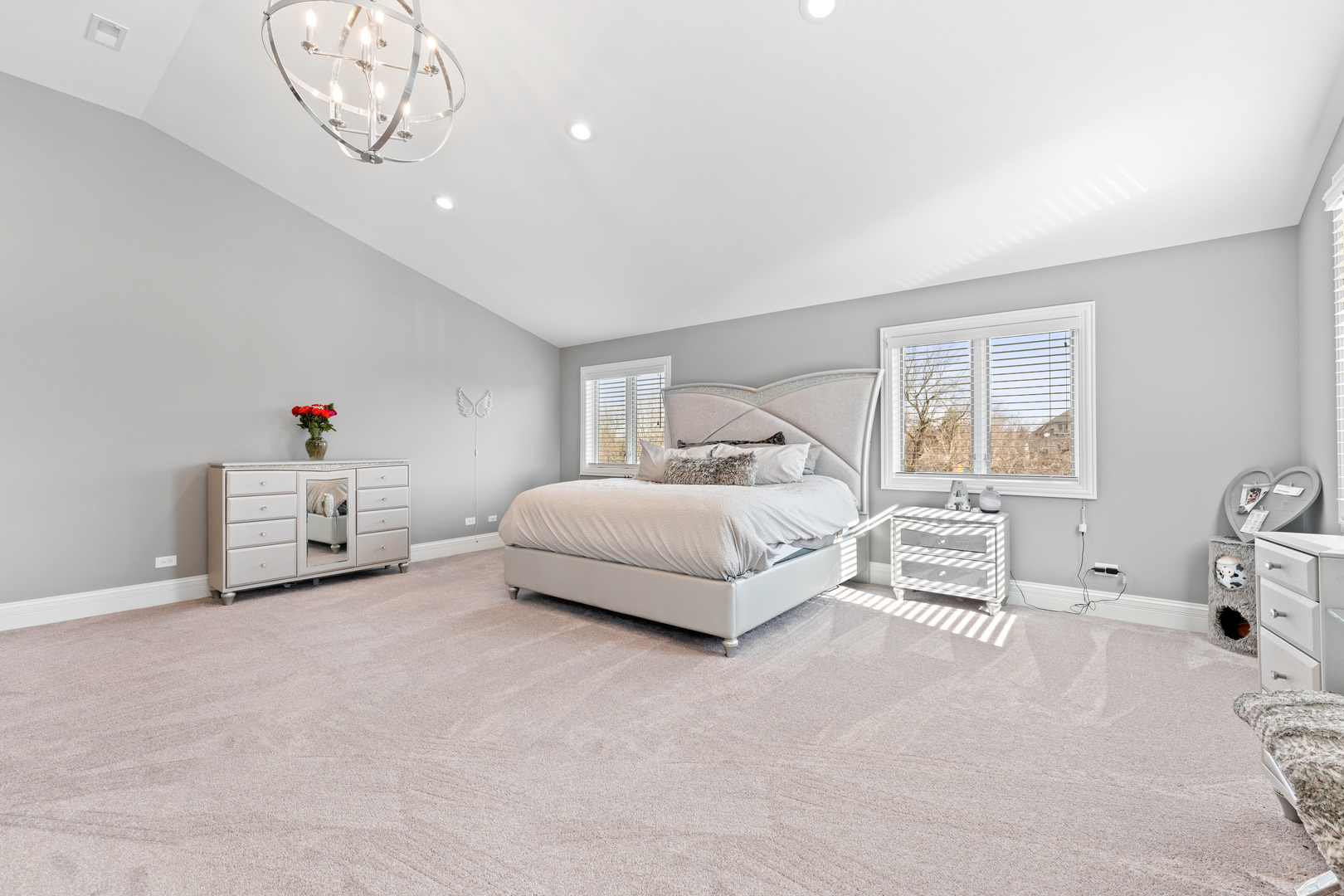 39W220 Longmeadow Lane