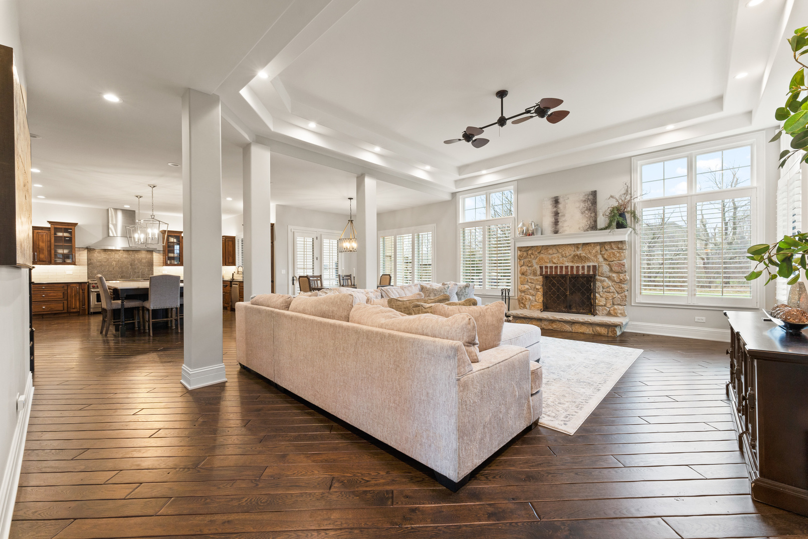 39W220 Longmeadow Lane