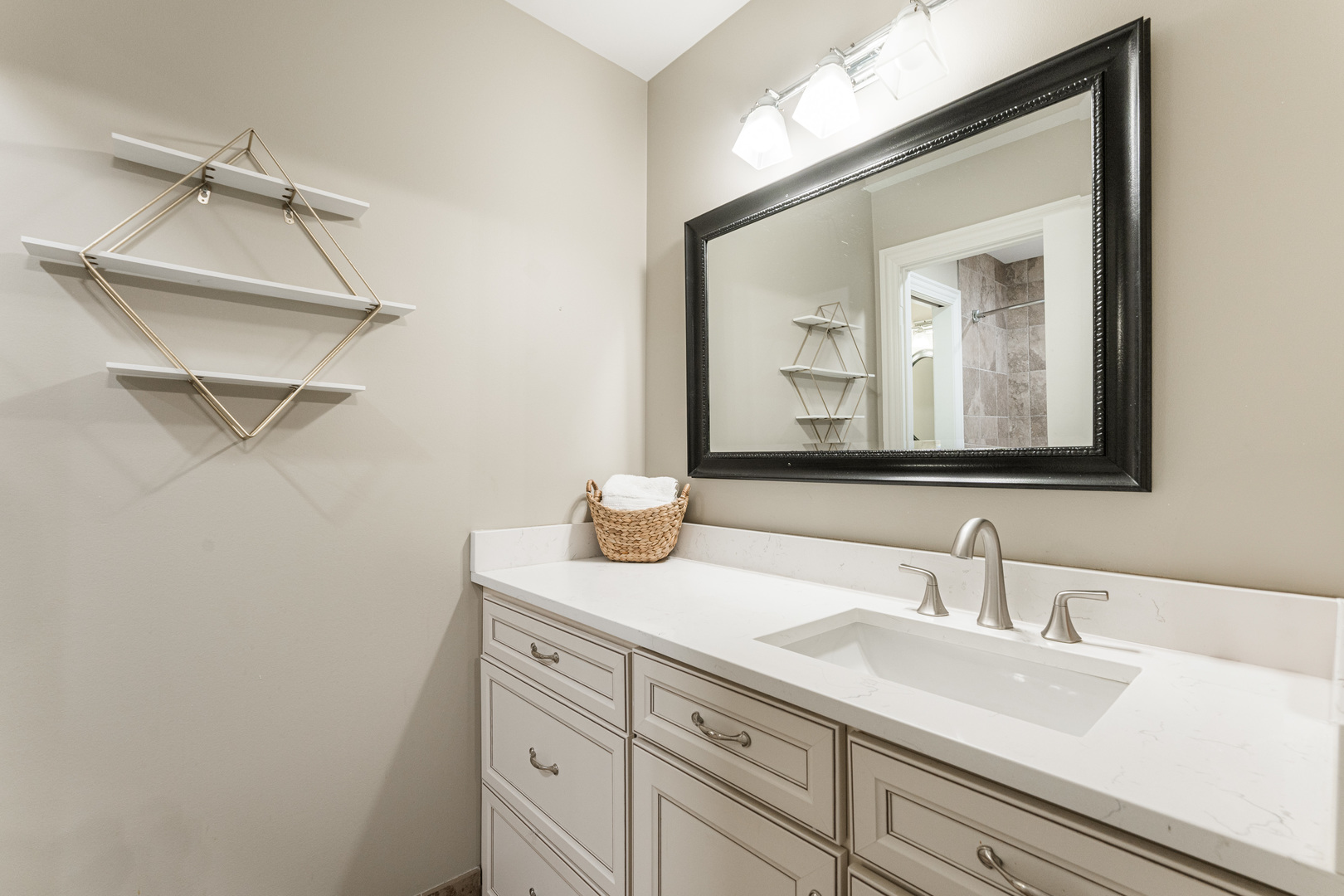 39W220 Longmeadow Lane