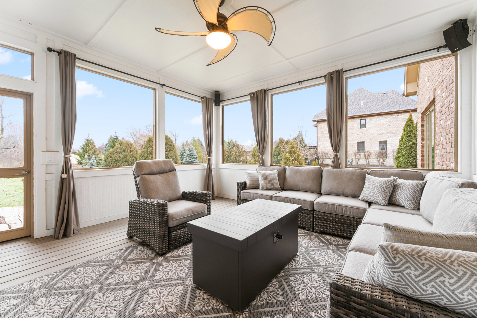 39W220 Longmeadow Lane