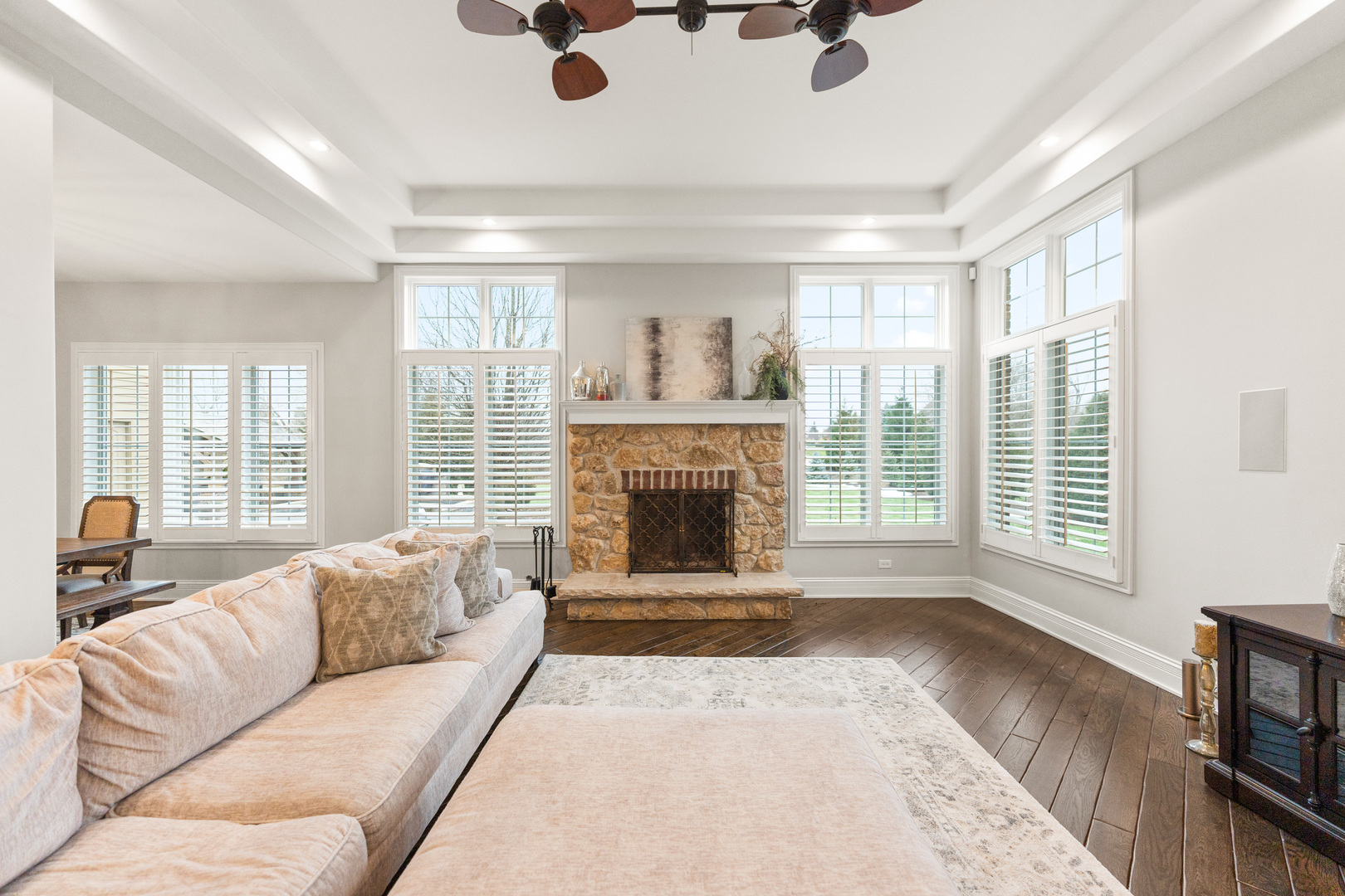 39W220 Longmeadow Lane