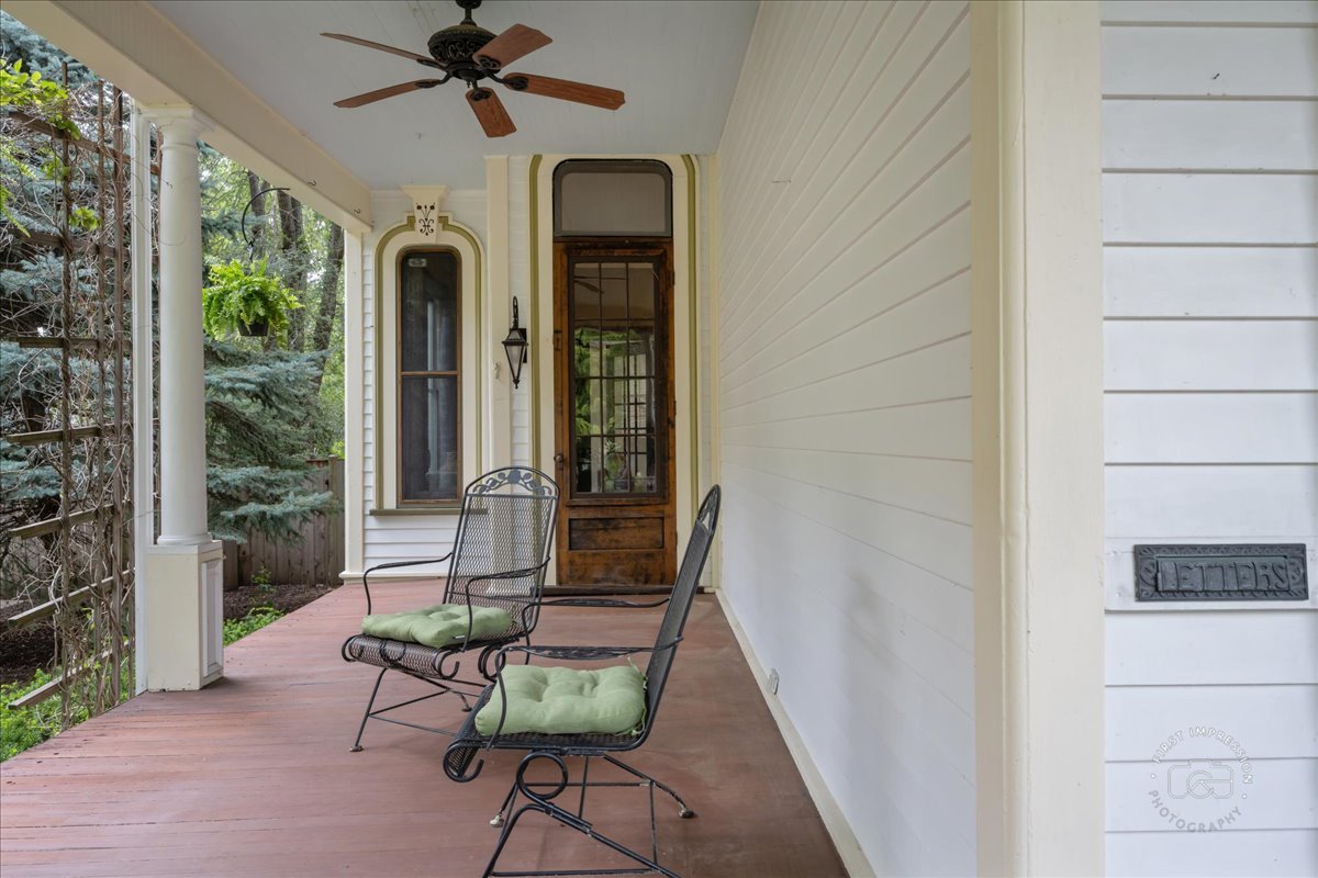 123 N Prairie Street