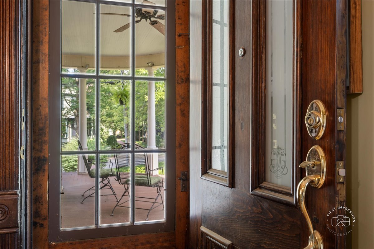 123 N Prairie Street