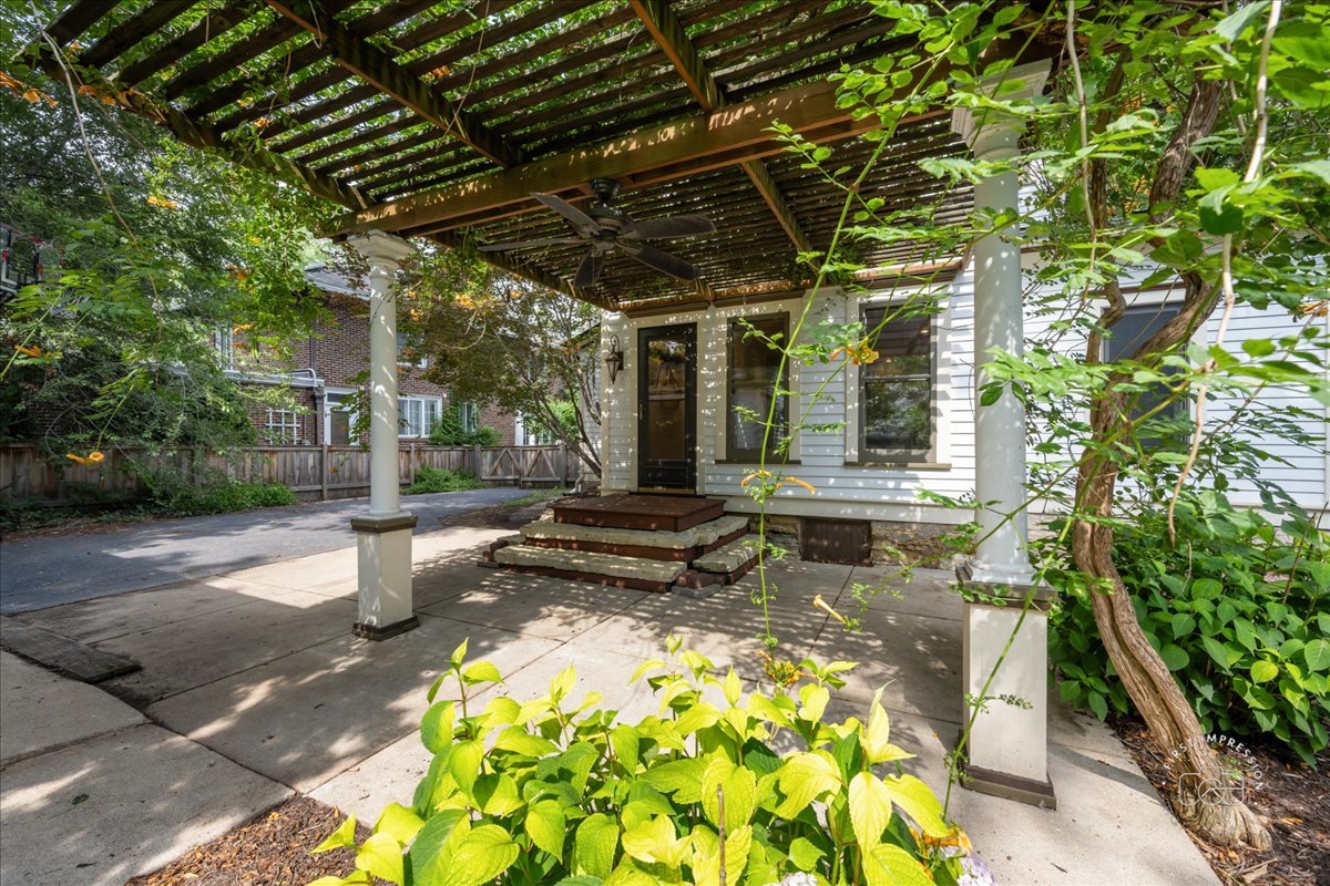 123 N Prairie Street