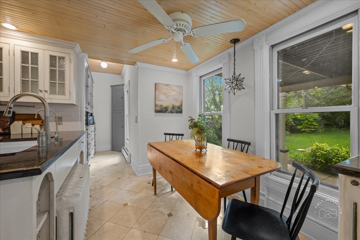 123 N Prairie Street