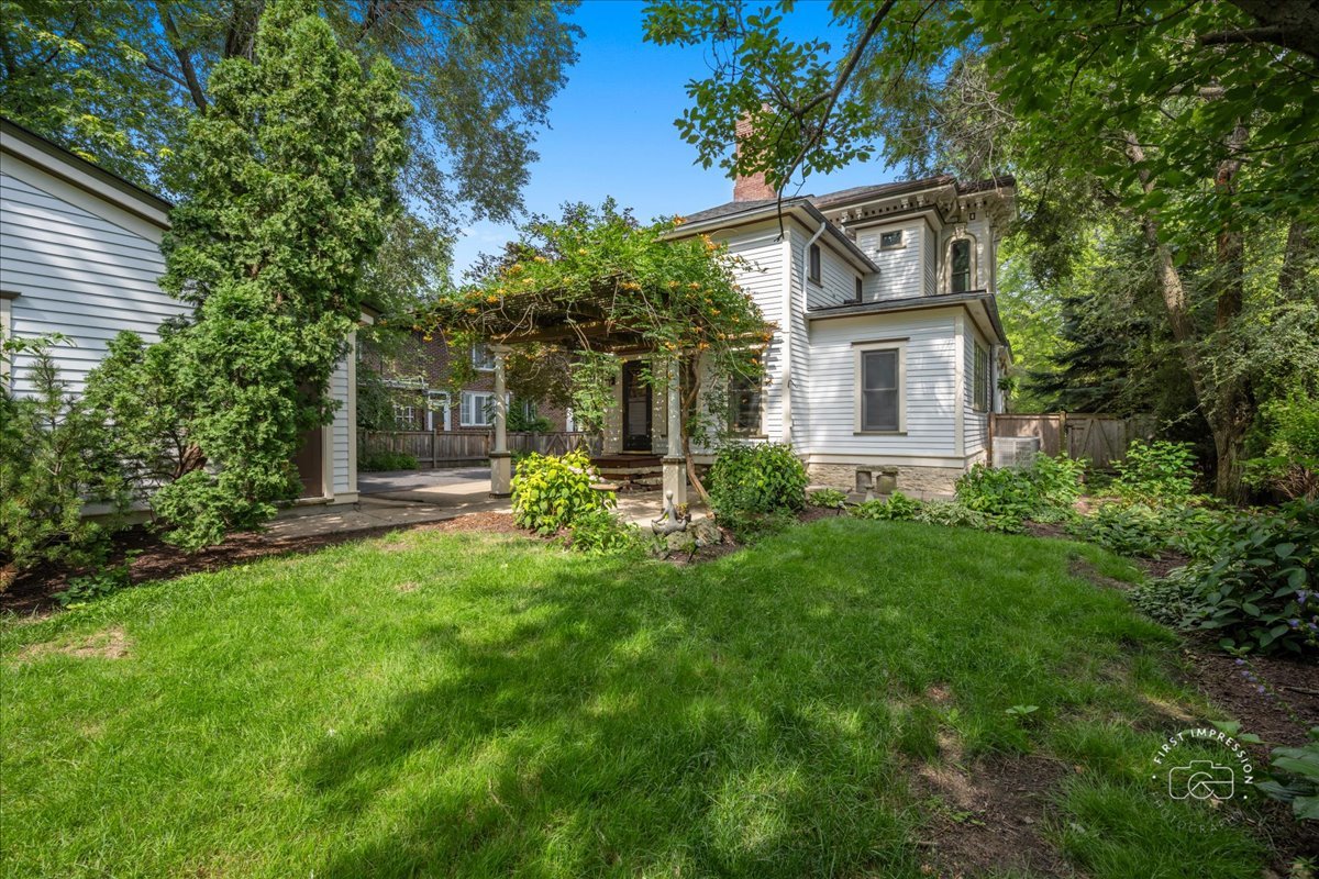 123 N Prairie Street