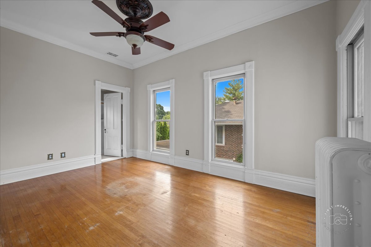 123 N Prairie Street