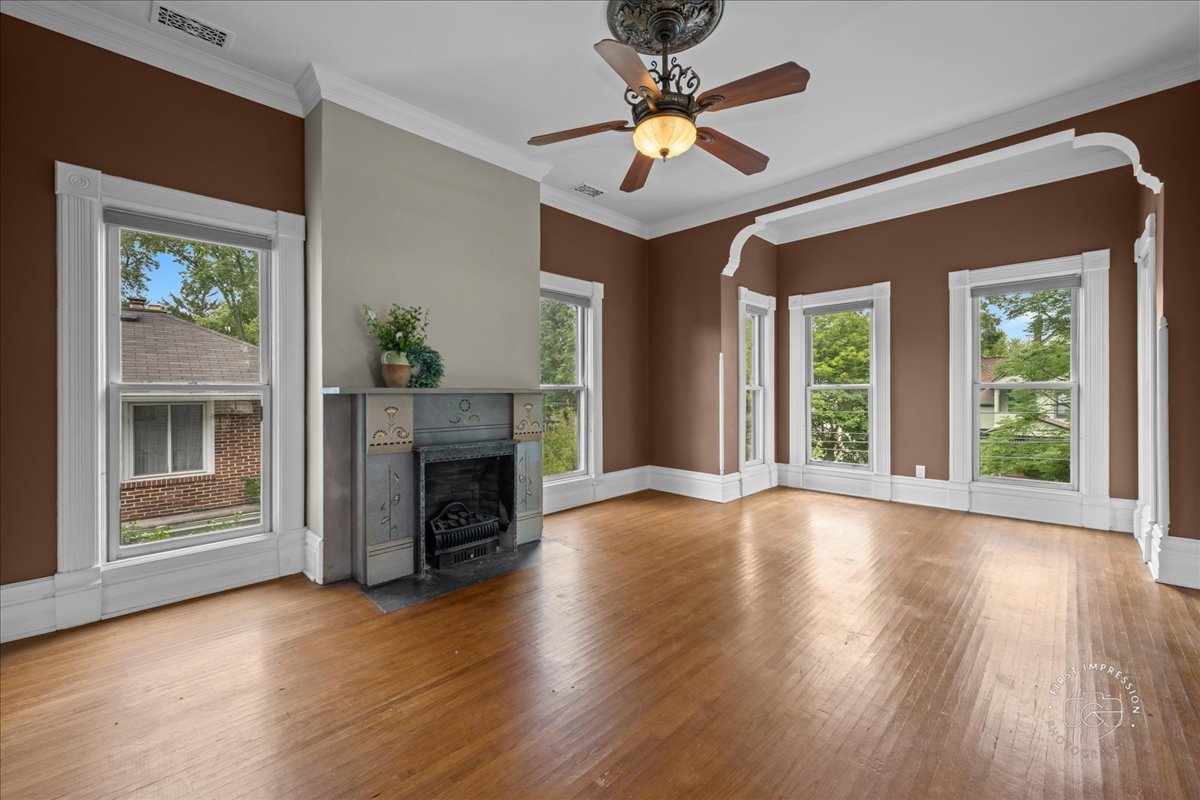 123 N Prairie Street