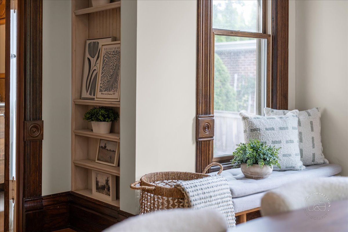 123 N Prairie Street