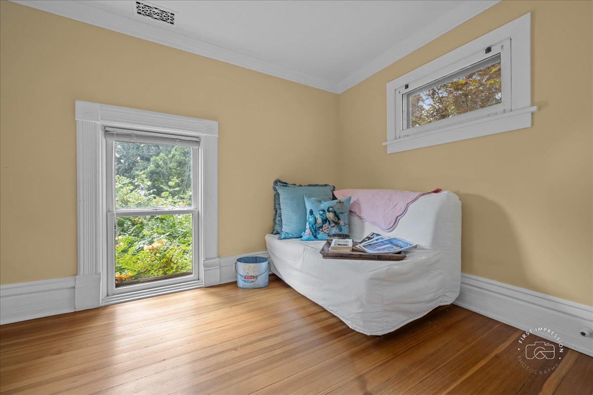 123 N Prairie Street