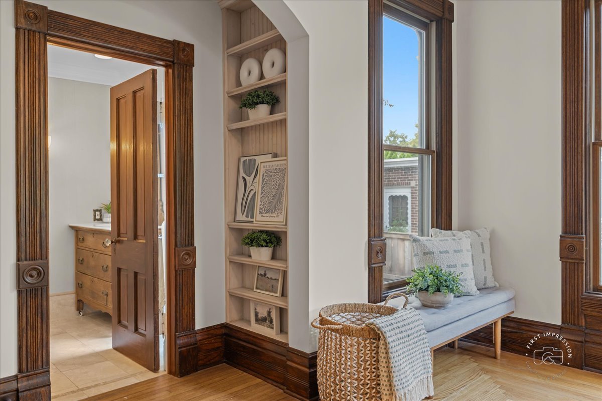 123 N Prairie Street