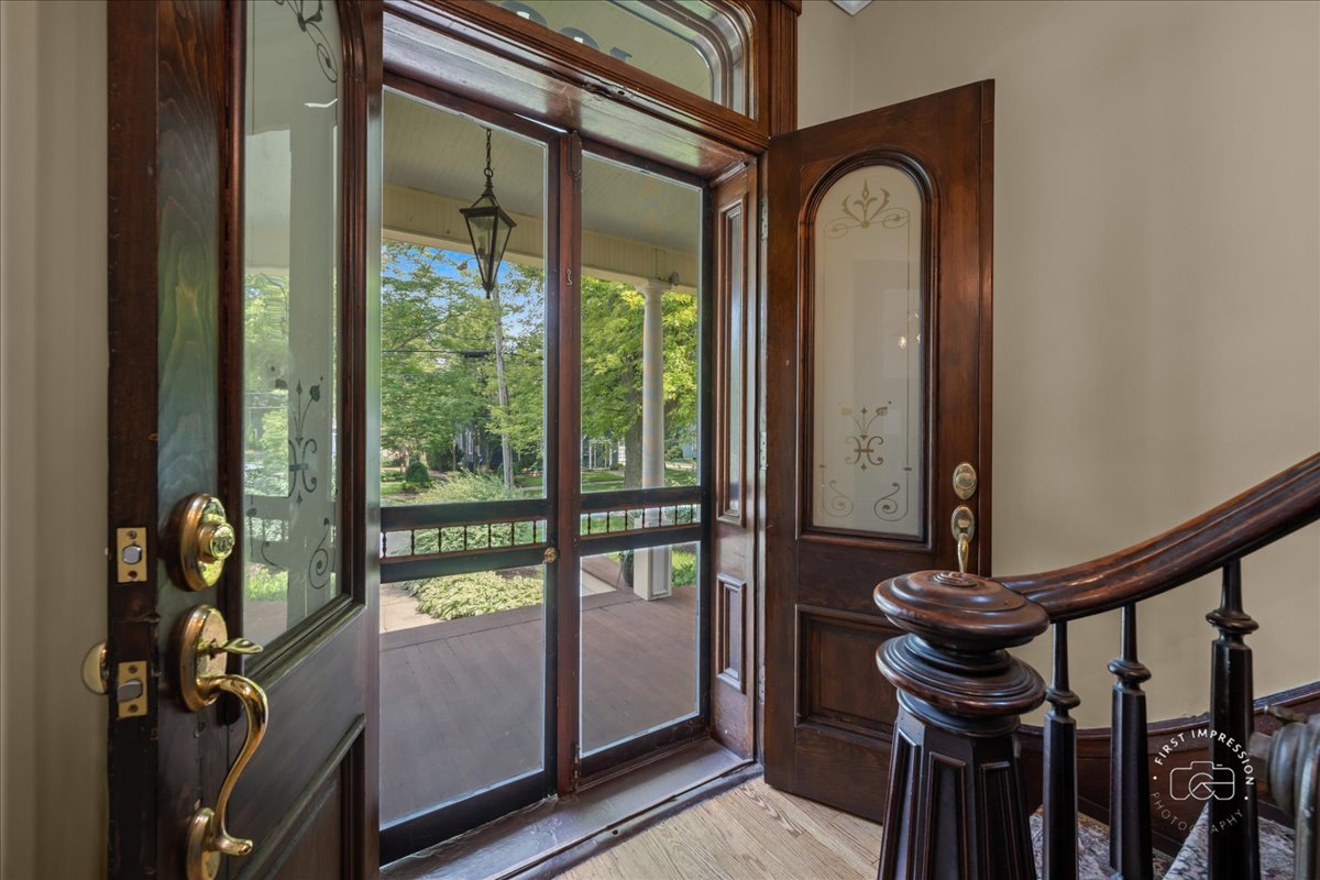 123 N Prairie Street