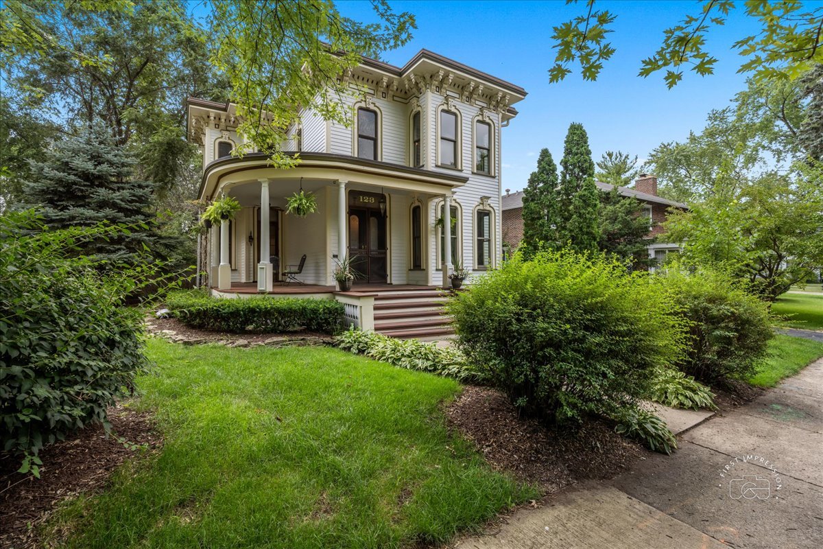 123 N Prairie Street