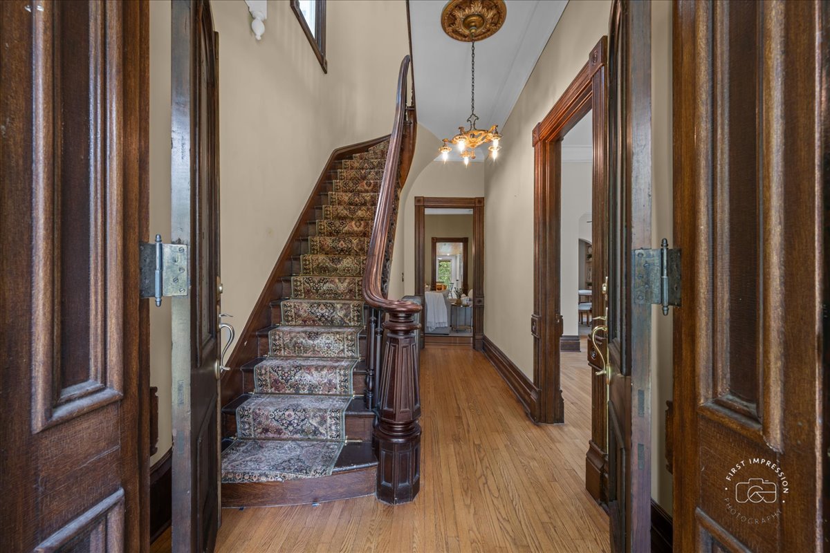 123 N Prairie Street