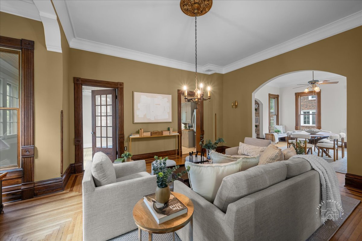 123 N Prairie Street