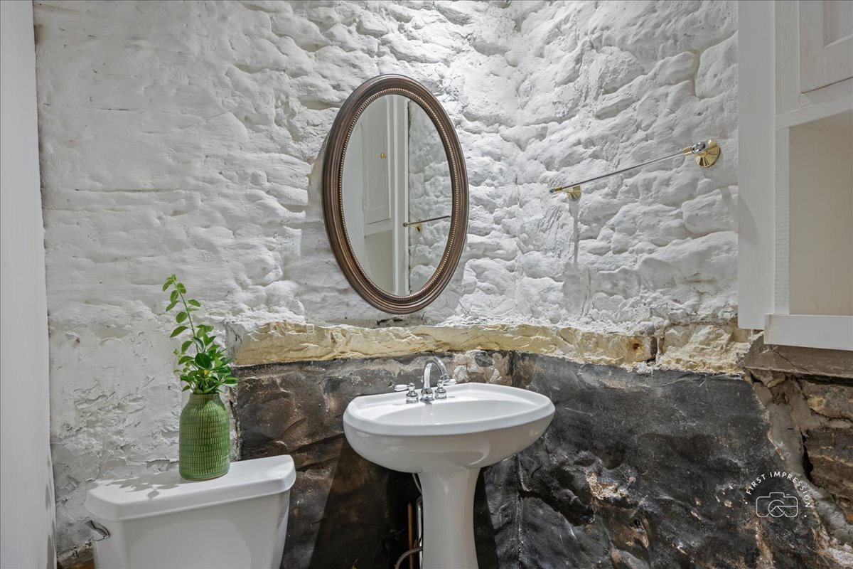 123 N Prairie Street