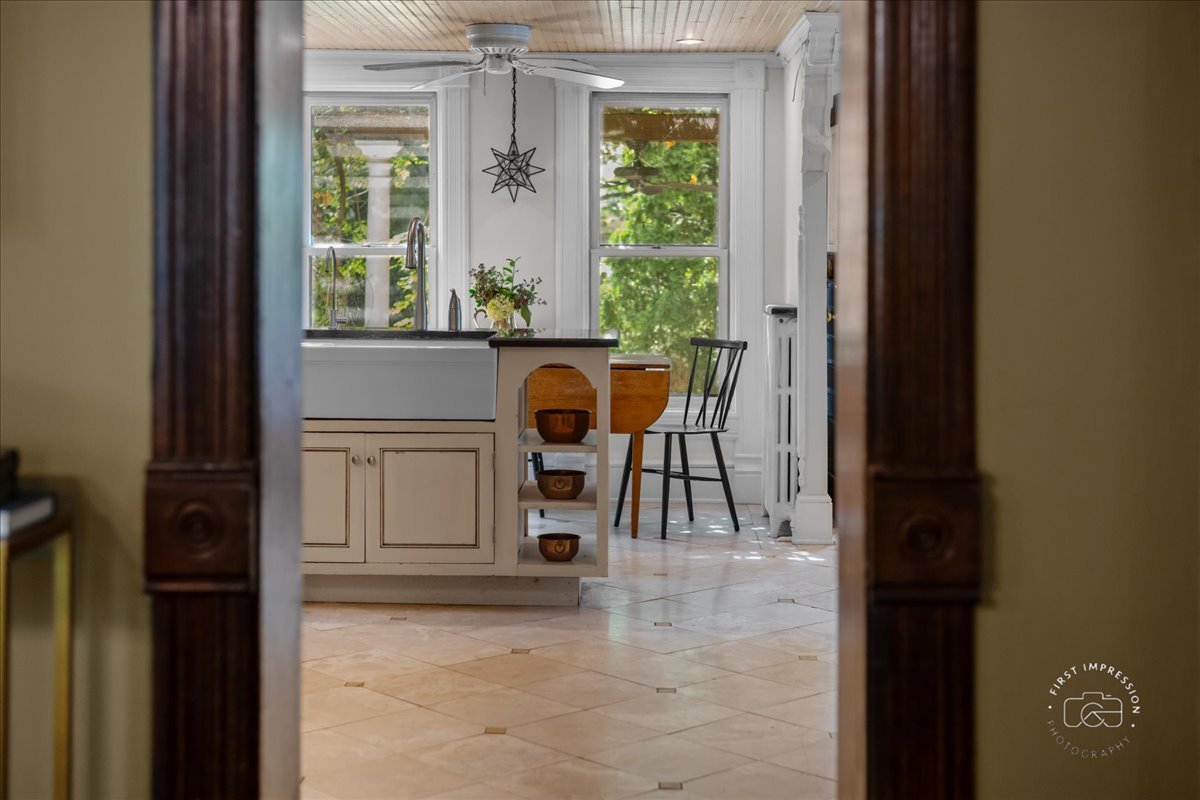 123 N Prairie Street