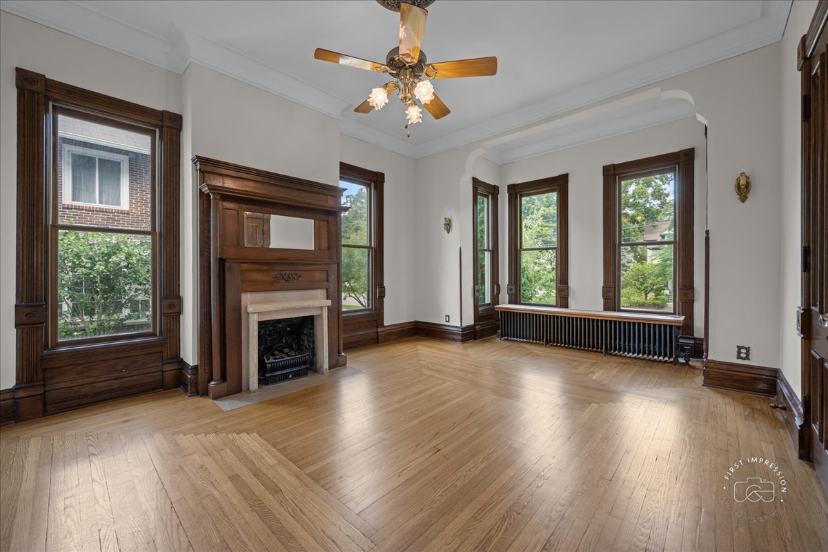 123 N Prairie Street