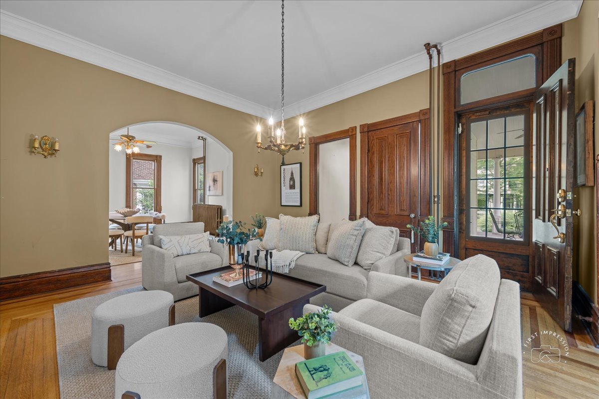 123 N Prairie Street