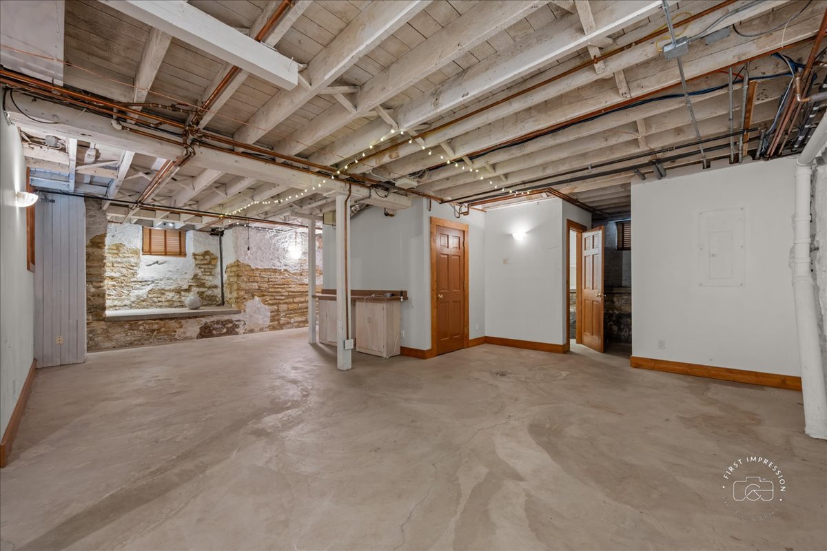 123 N Prairie Street