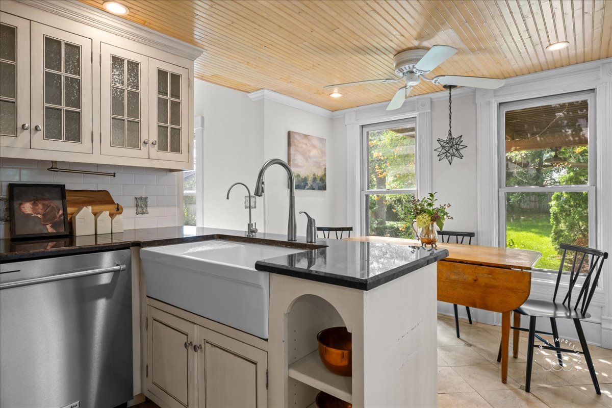 123 N Prairie Street