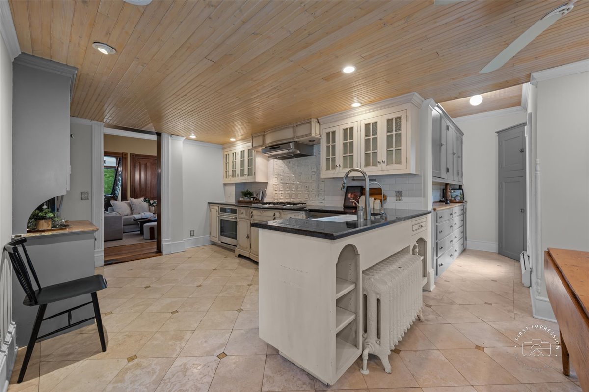 123 N Prairie Street