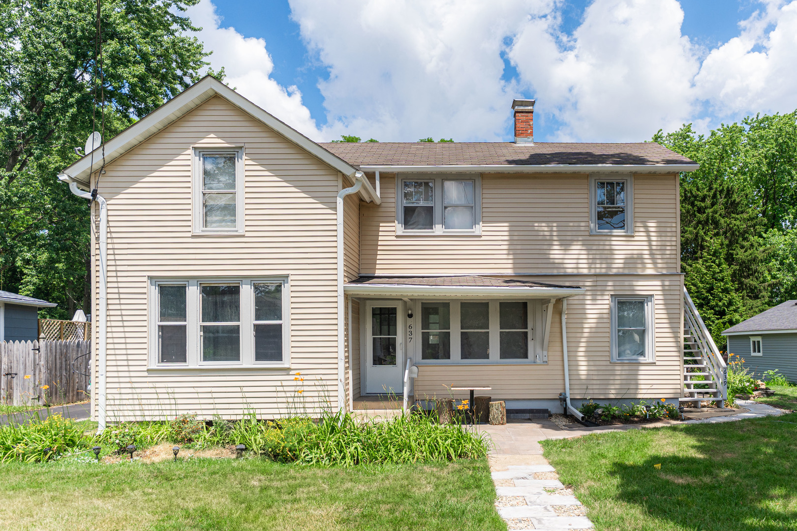 637/639 E Wilson Street