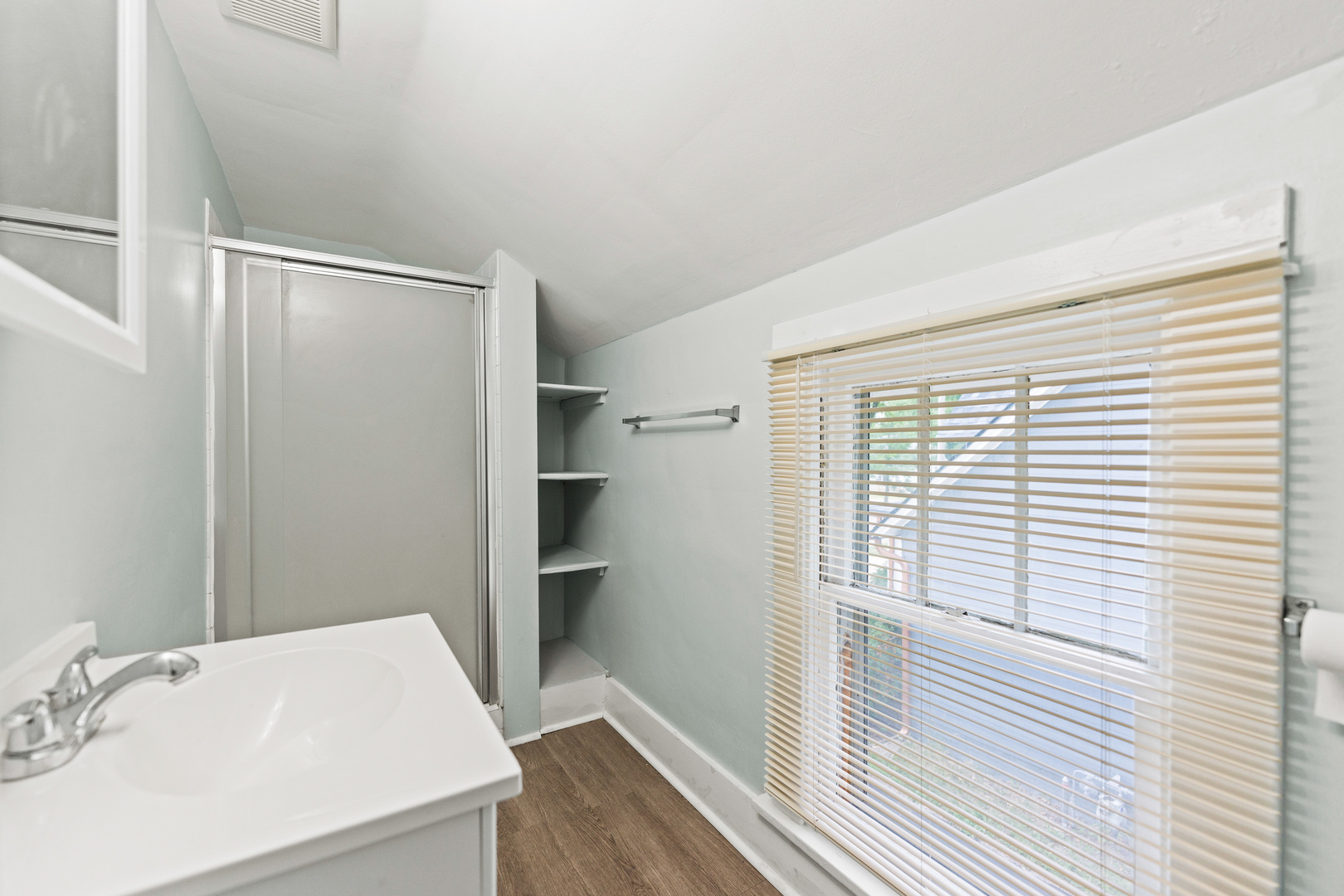 637/639 E Wilson Street
