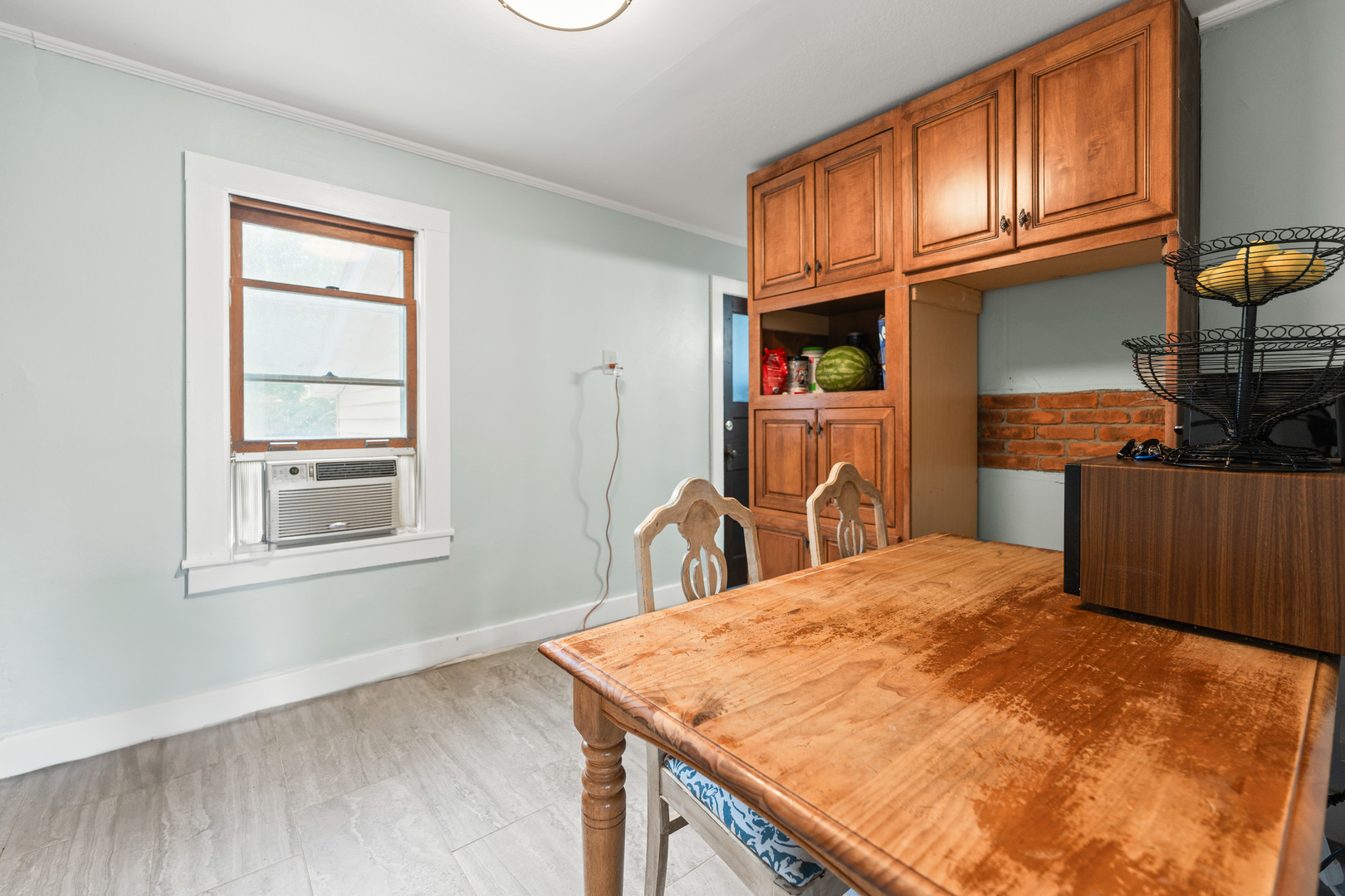 637/639 E Wilson Street