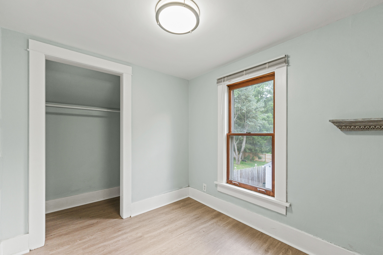 637/639 E Wilson Street