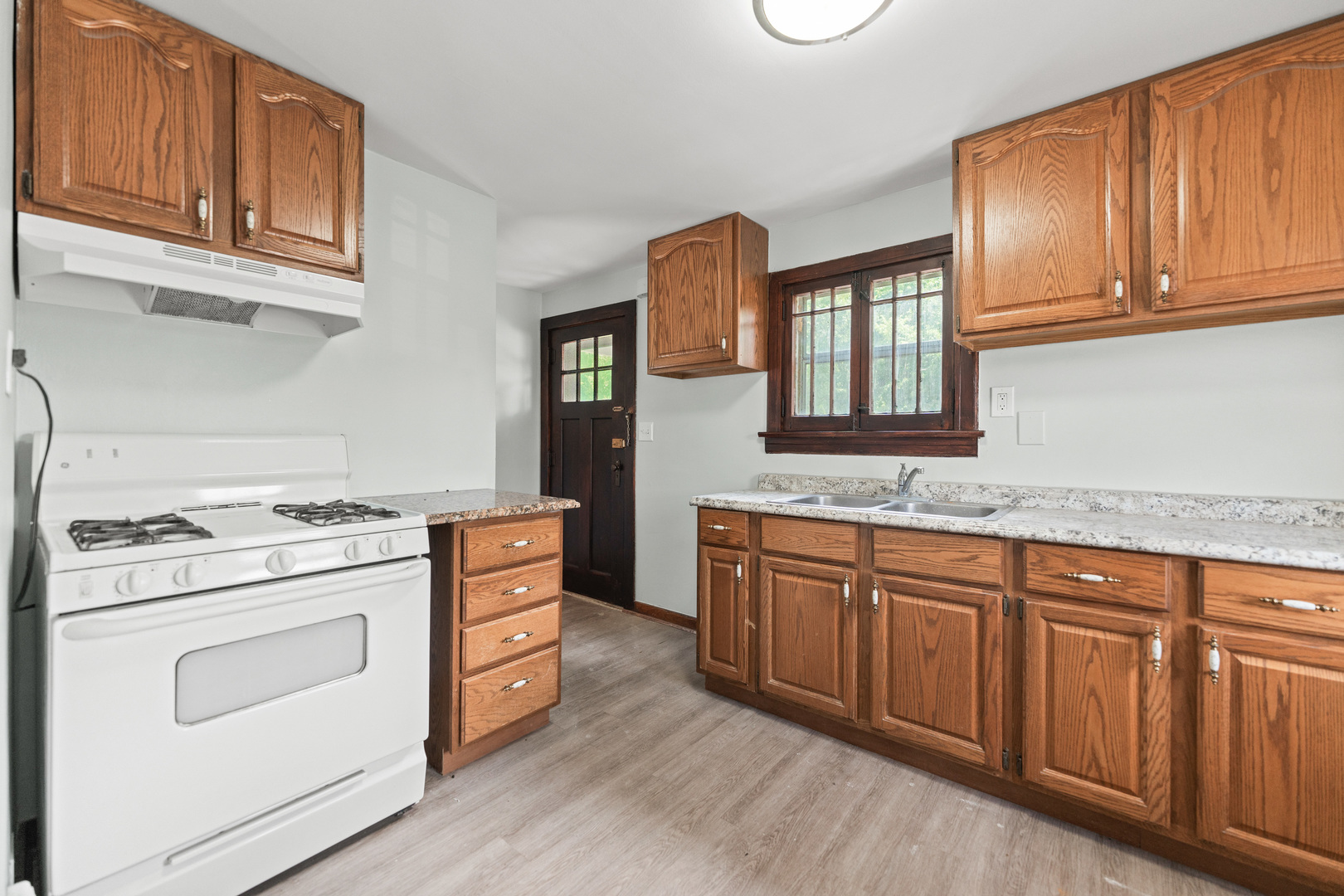 637/639 E Wilson Street