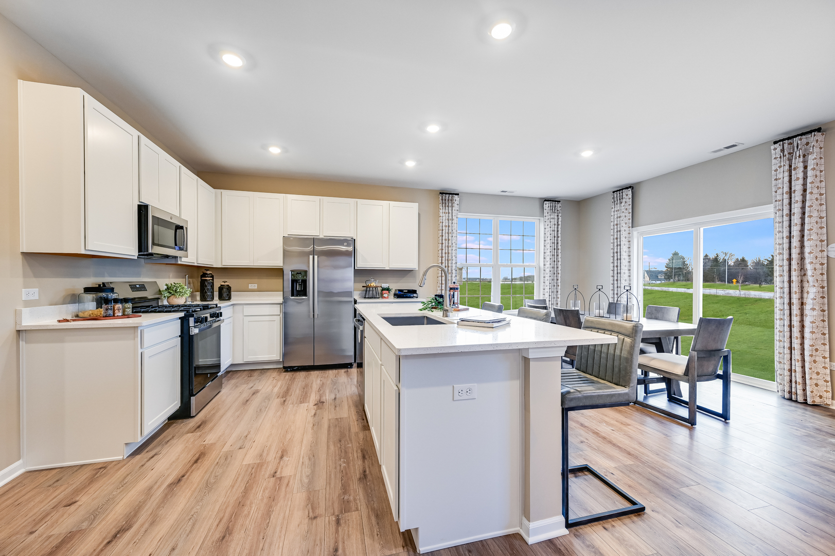 1055 Greenleaf Street